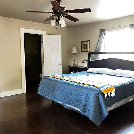 King Suite In Shared Home 9 Min To Convention Center